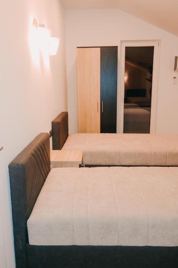 Prenociste & Restoran - Kasic Bed & Breakfast Brodarevo Exterior photo